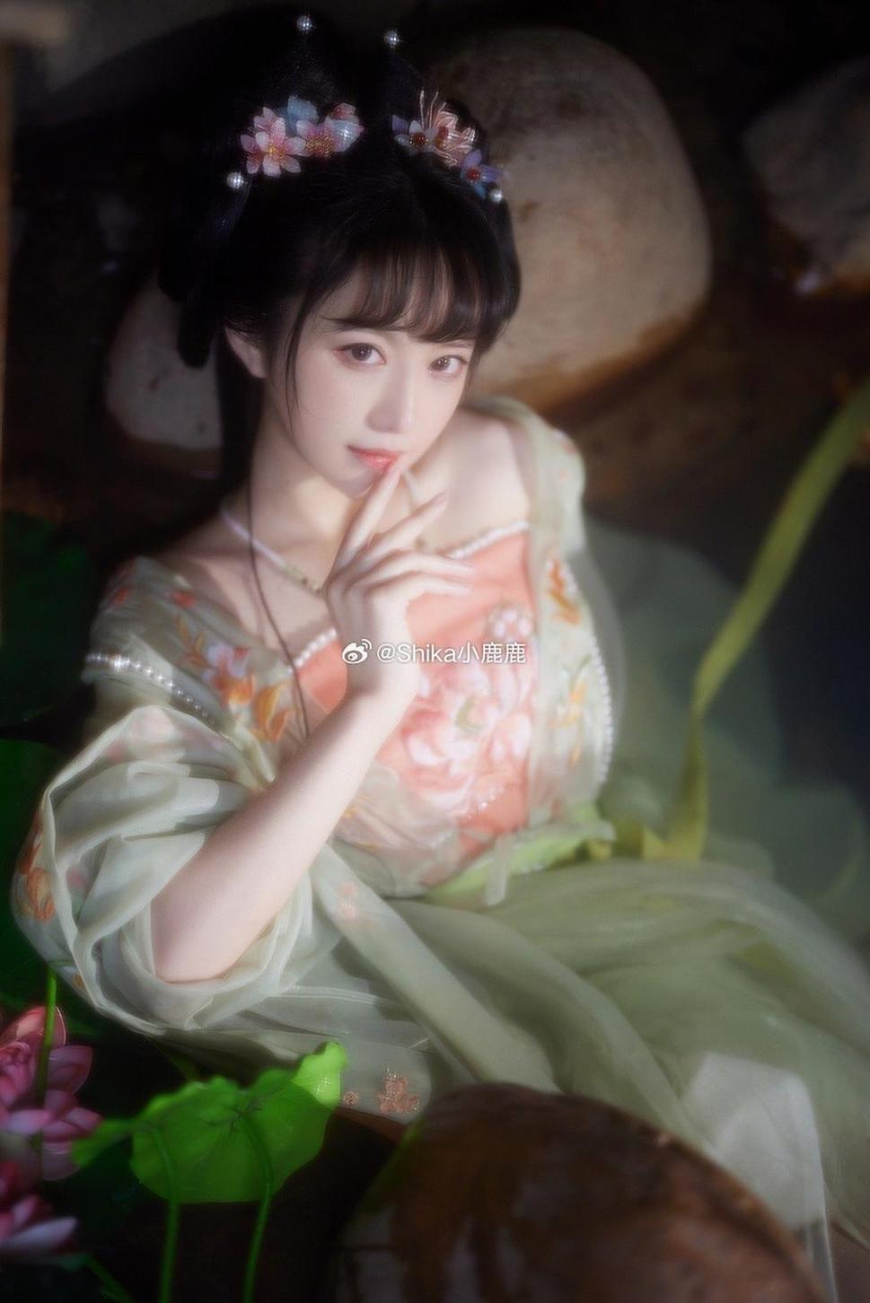 气质女神shika小鹿鹿启蛰超美写真，惊艳全场