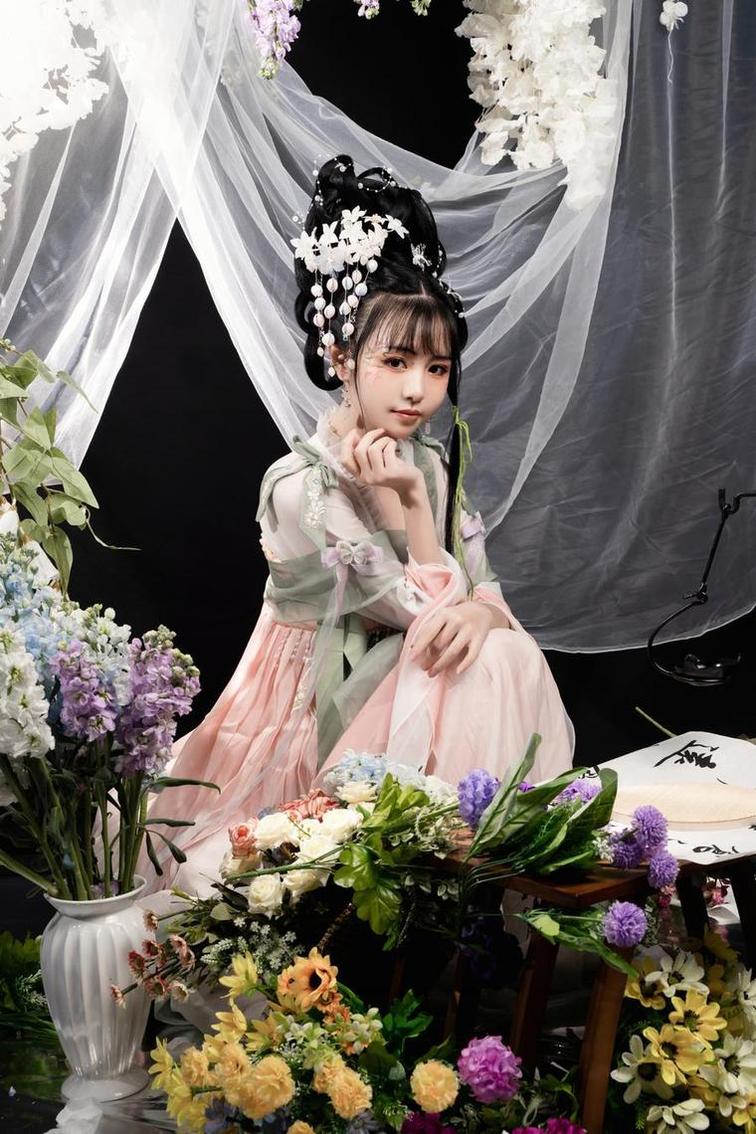 集美貌与技艺于一身，喵小吉原神花嫁cosplay完美呈现