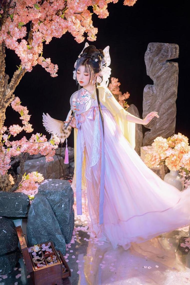 喵小吉纳西坦花絮下载：纯白背景下的美图大集合