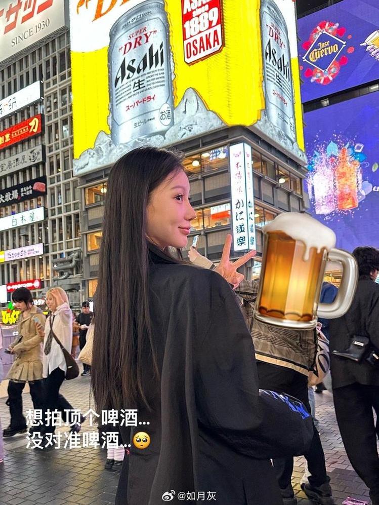 观赏如月灰cos情公主照片，有如置身童话世界