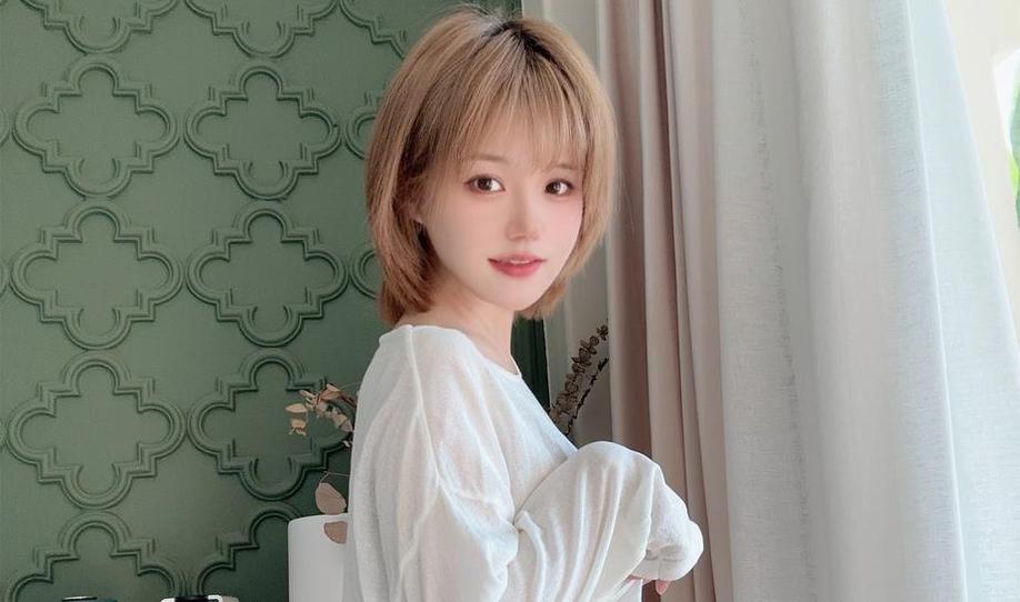 小仓千代fantia3月推出的超美新图，让你惊艳不已