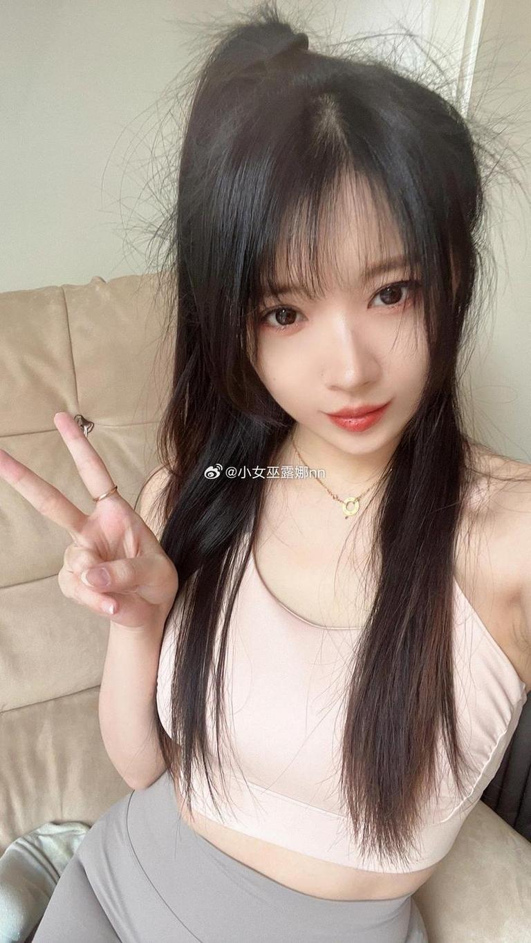 零差评小女巫露娜微博照片美图，享受美好心情