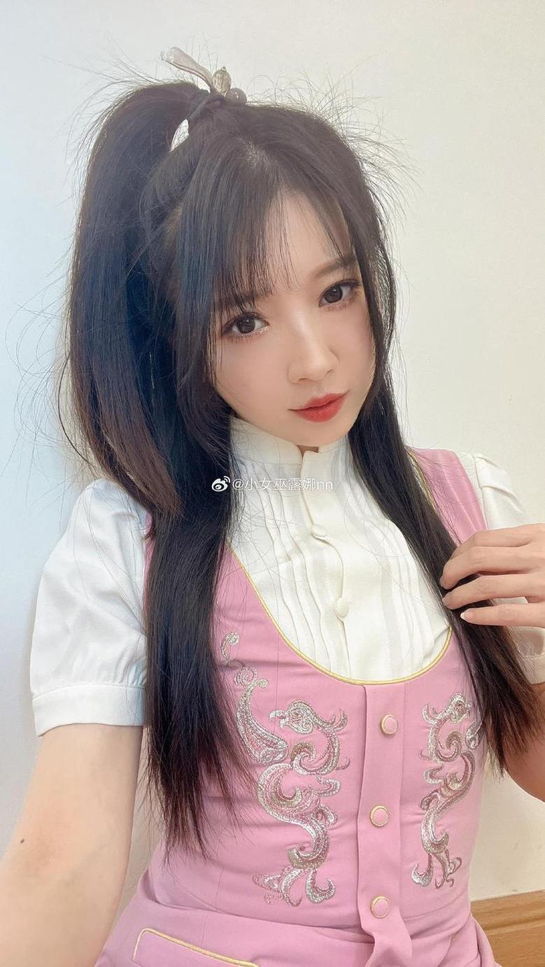 让小女巫露娜亚马逊黑蟒蛇的美图吸引你的眼球。
