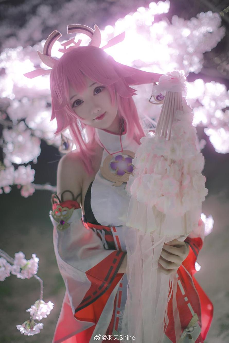 “羽天shine小黄鸭照片”：与众不同的cos作品