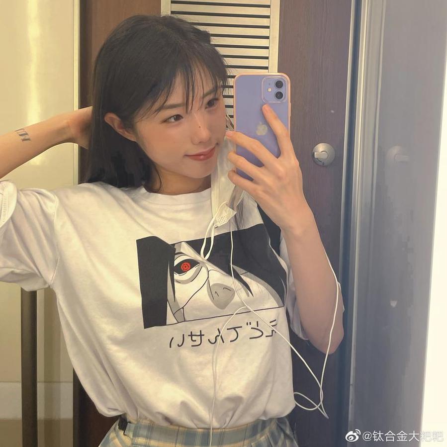 想一次性拥有所有cos作品图包？来这里下载最全的钛合金titi合集吧